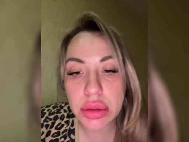 HollyDoll webcam