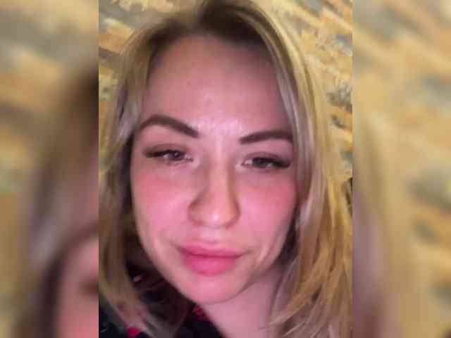 HollyDoll webcam