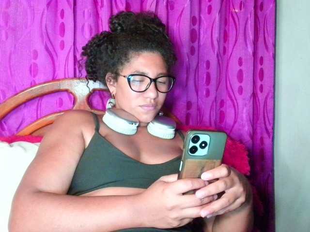 Bellacrespa's BongaCams show and profile