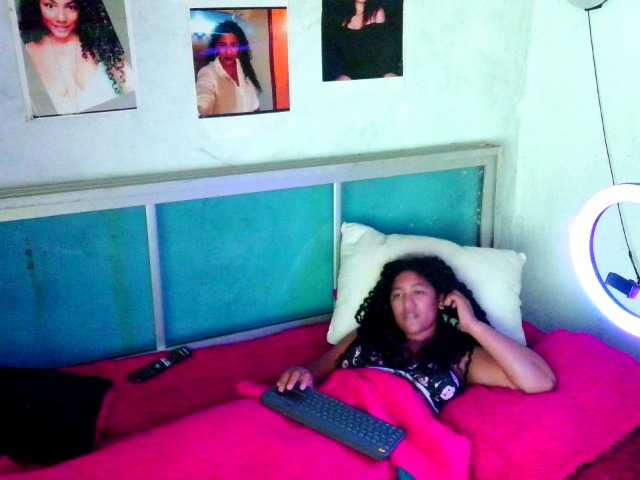 Bellacrespa's BongaCams show and profile