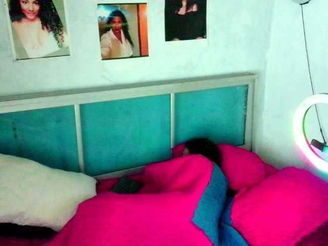 Bellacrespa's BongaCams show and profile