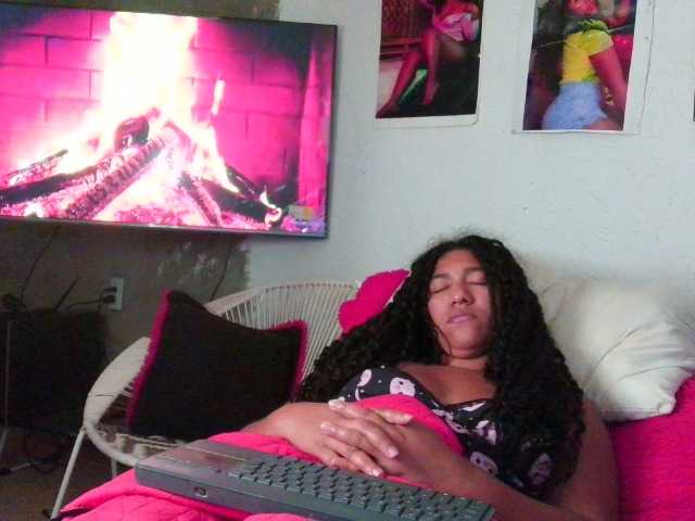 Bellacrespa's BongaCams show and profile