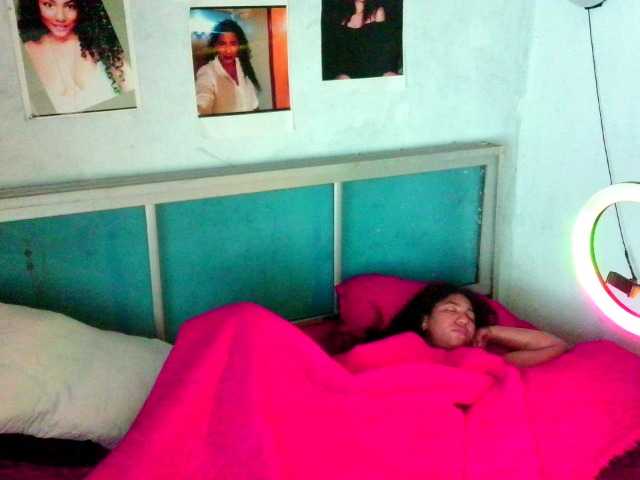 Bellacrespa's BongaCams show and profile