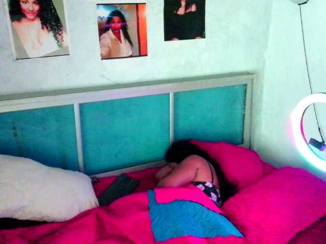 Bellacrespa's BongaCams show and profile