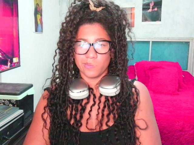 Bellacrespa's BongaCams show and profile