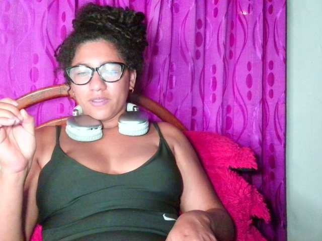 Bellacrespa's BongaCams show and profile