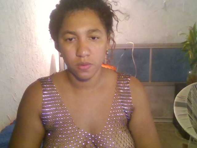 Bellacrespa's BongaCams show and profile