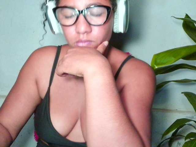 Bellacrespa's BongaCams show and profile