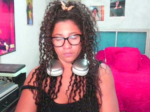 Bellacrespa's BongaCams show and profile