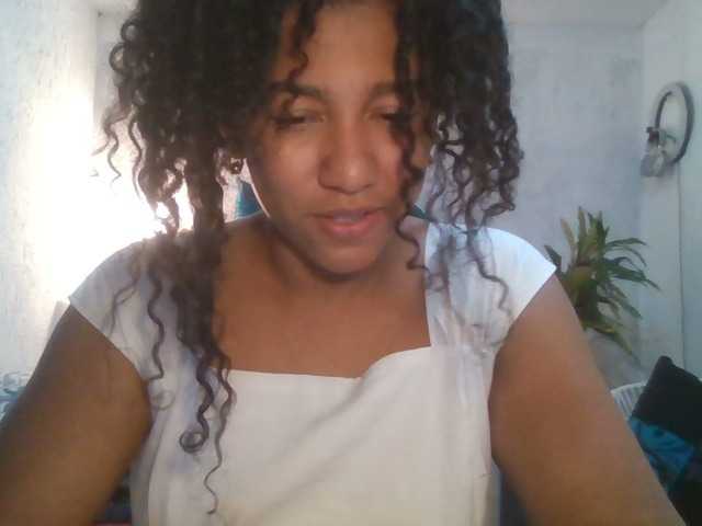 Bellacrespa's BongaCams show and profile