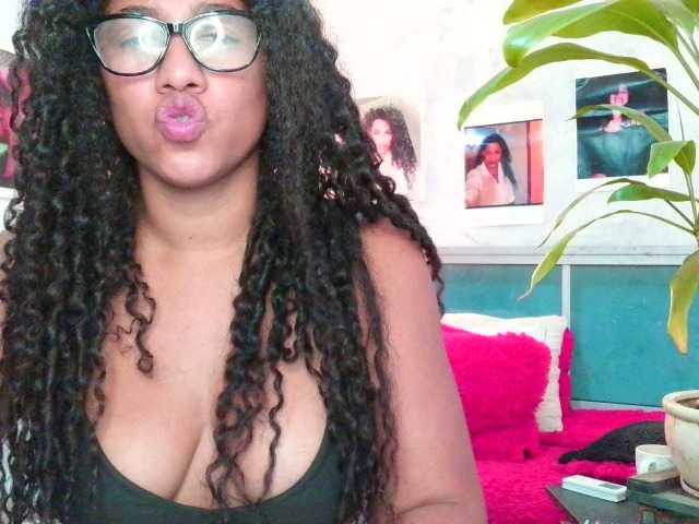 Bellacrespa's BongaCams show and profile