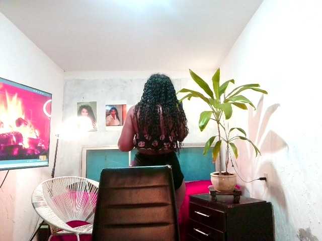 Bellacrespa's BongaCams show and profile