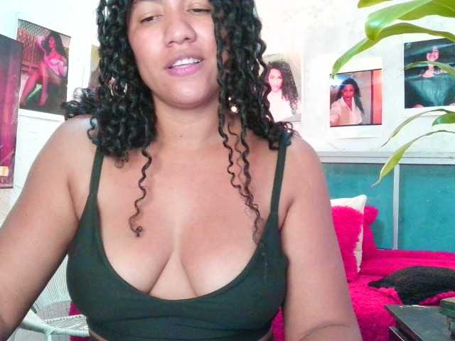 Bellacrespa's BongaCams show and profile