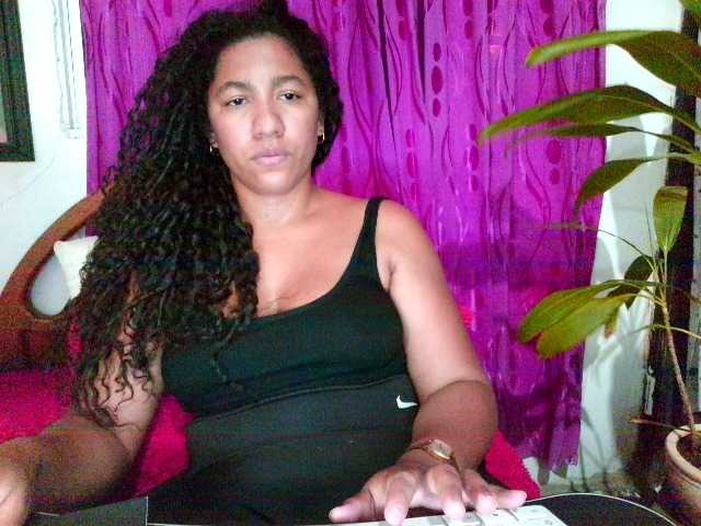 Bellacrespa's BongaCams show and profile