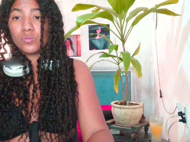 Bellacrespa's BongaCams show and profile