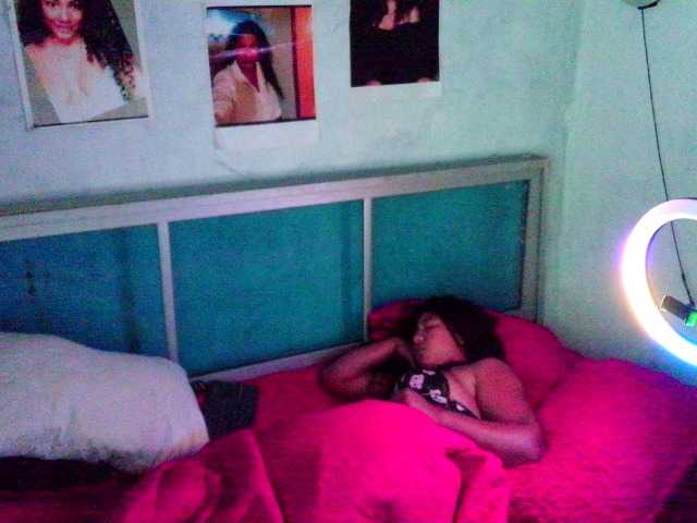 Bellacrespa's BongaCams show and profile