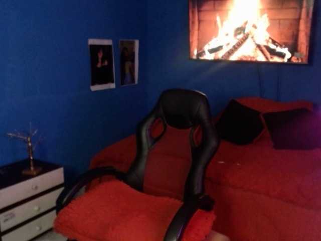  Bellacrespa chat room