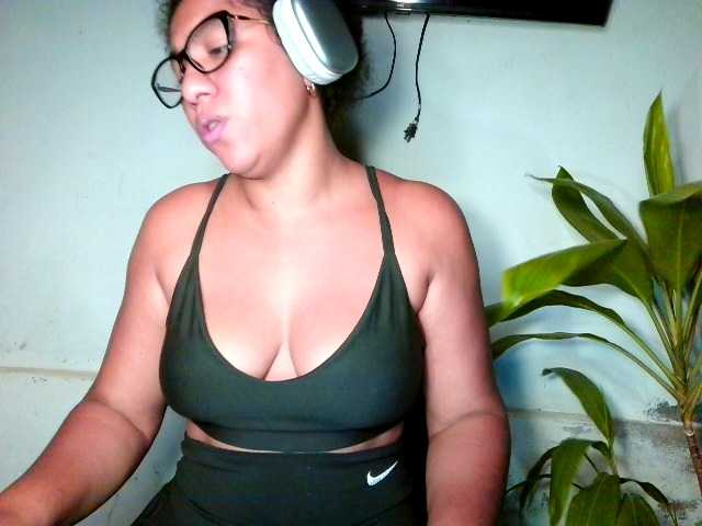 Bellacrespa's BongaCams show and profile