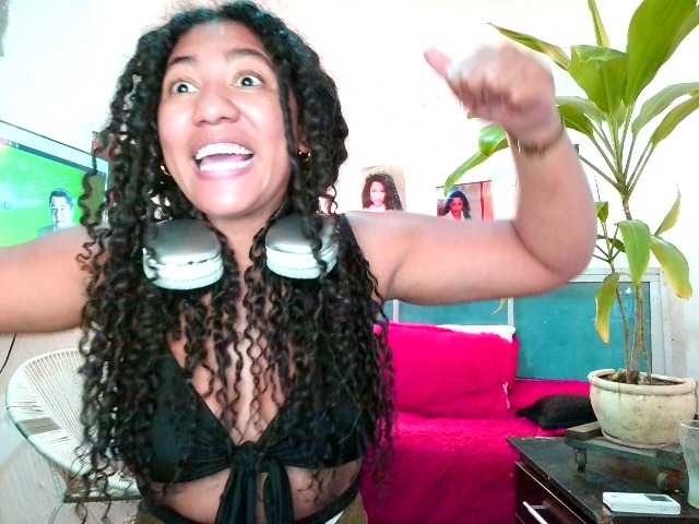 Bellacrespa's BongaCams show and profile