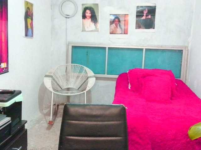 Bellacrespa's BongaCams show and profile