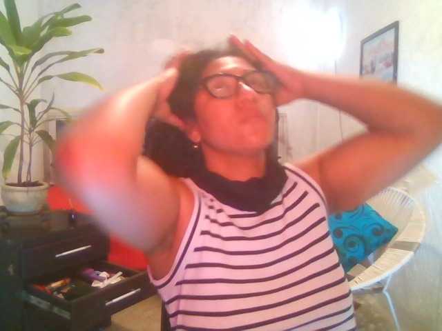 Bellacrespa's BongaCams show and profile