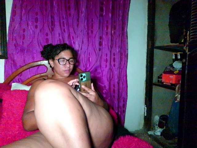 Bellacrespa's BongaCams show and profile