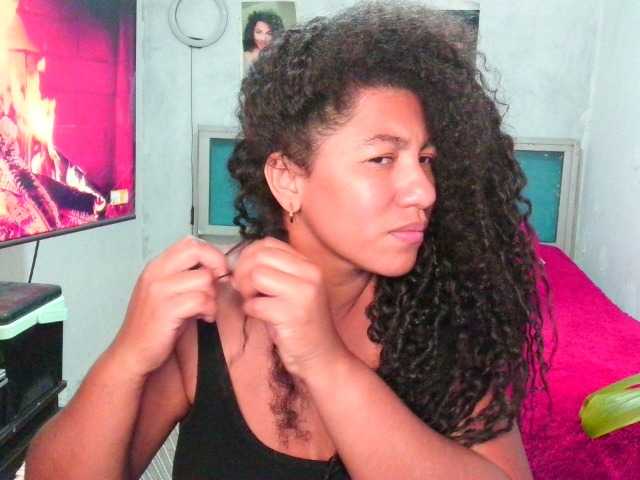 Bellacrespa's BongaCams show and profile