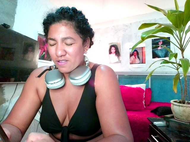 Bellacrespa's BongaCams show and profile