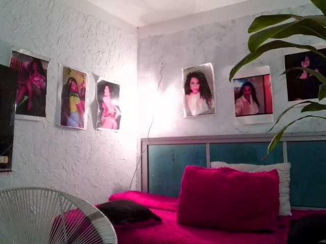 Bellacrespa's BongaCams show and profile