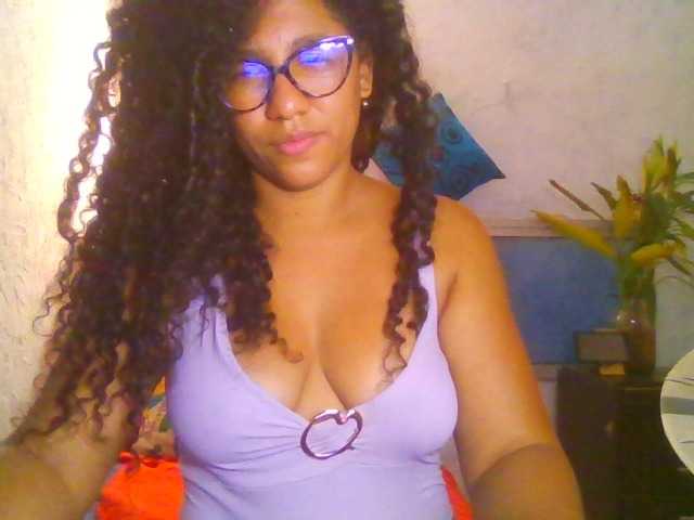 Bellacrespa's BongaCams show and profile