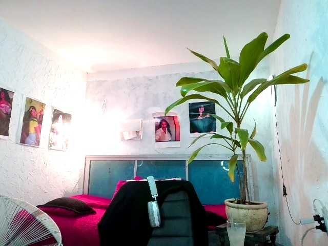 le modèle Bellacrespa est en webcam porno dans un show sur le site bongacams, il possède les tags suivants: Latino/Hispanic,Brunette,Hairy