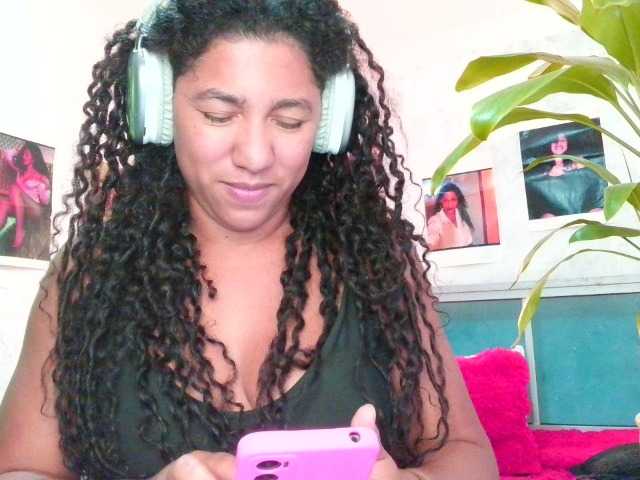 Bellacrespa's BongaCams show and profile