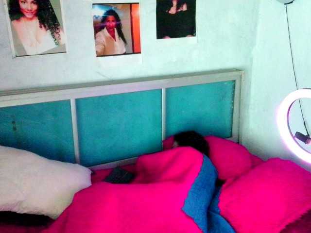 Bellacrespa's BongaCams show and profile