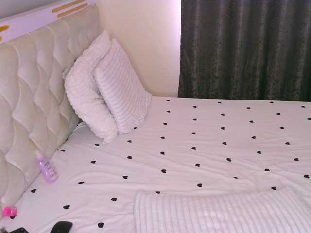 Cece-16's BongaCams show and profile