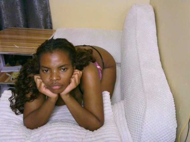 Cece-16's BongaCams show and profile