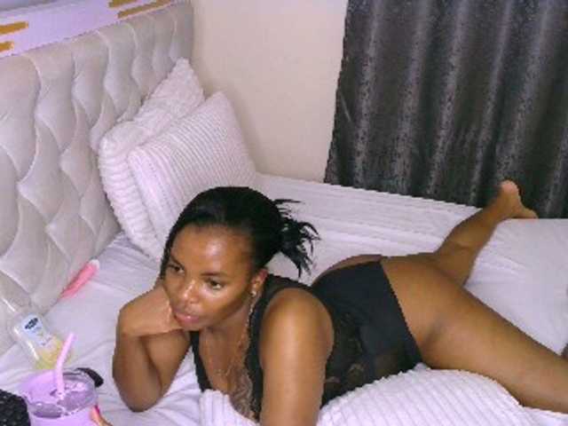 Cece-16's BongaCams show and profile