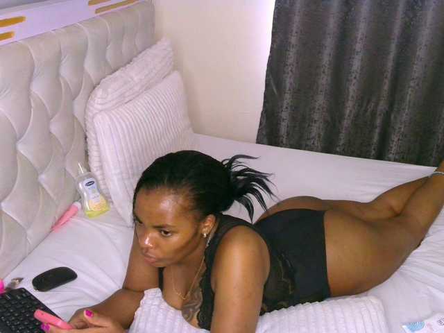 Cece-16's BongaCams show and profile