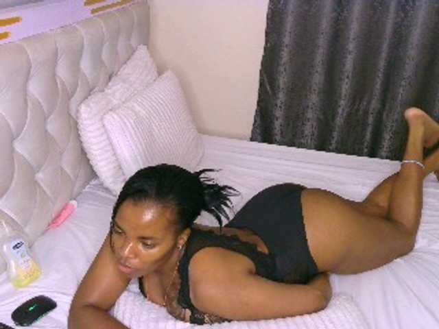 Cece-16's BongaCams show and profile