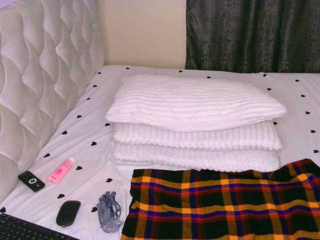 Cece-16's BongaCams show and profile