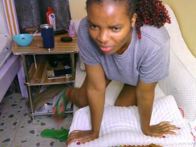 Cece-16's BongaCams show and profile