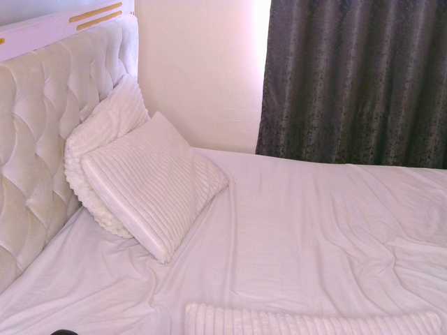 Cece-16's BongaCams show and profile