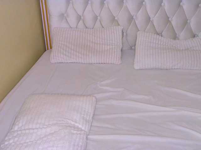 Cece-16's BongaCams show and profile