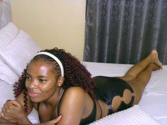 Cece-16 vous attend pour discuter, flirter et plus sur bongacams