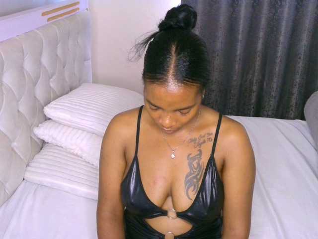 Cece-16's BongaCams show and profile