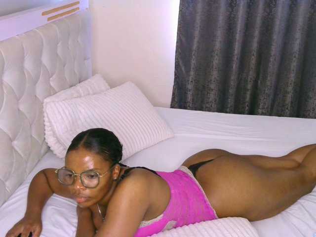 Cece-16's BongaCams show and profile