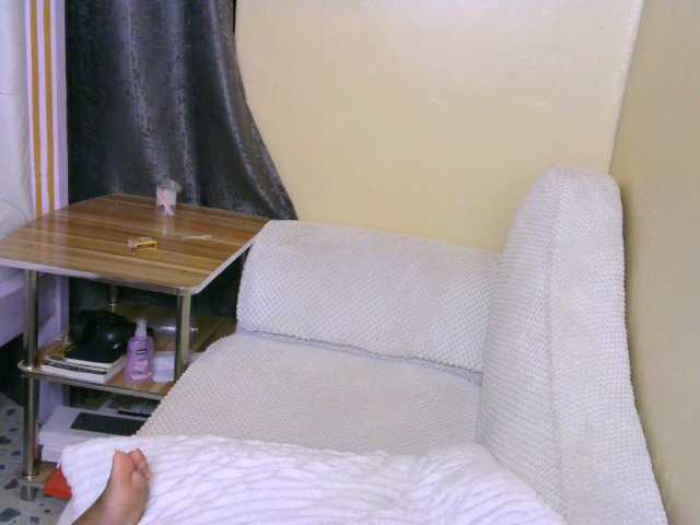 Cece-16's BongaCams show and profile