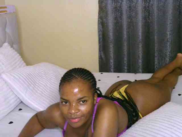 Cece-16 Live Webcam on BongaCams