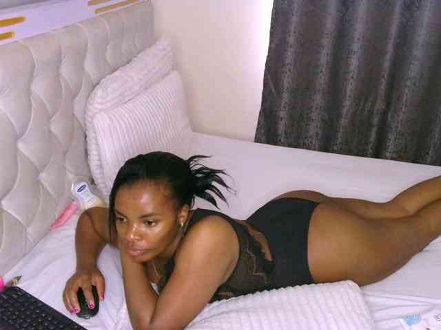 Cece-16 Live Webcam on BongaCams