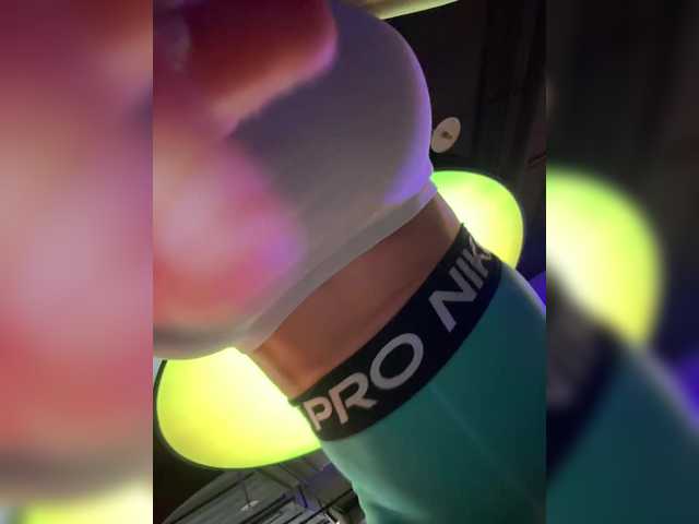 F3ckdolllucy ist ein weiteres deutsches Camgirl, das es zu entdecken gilt