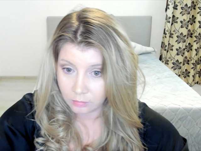 Sarrah8's BongaCams show and profile